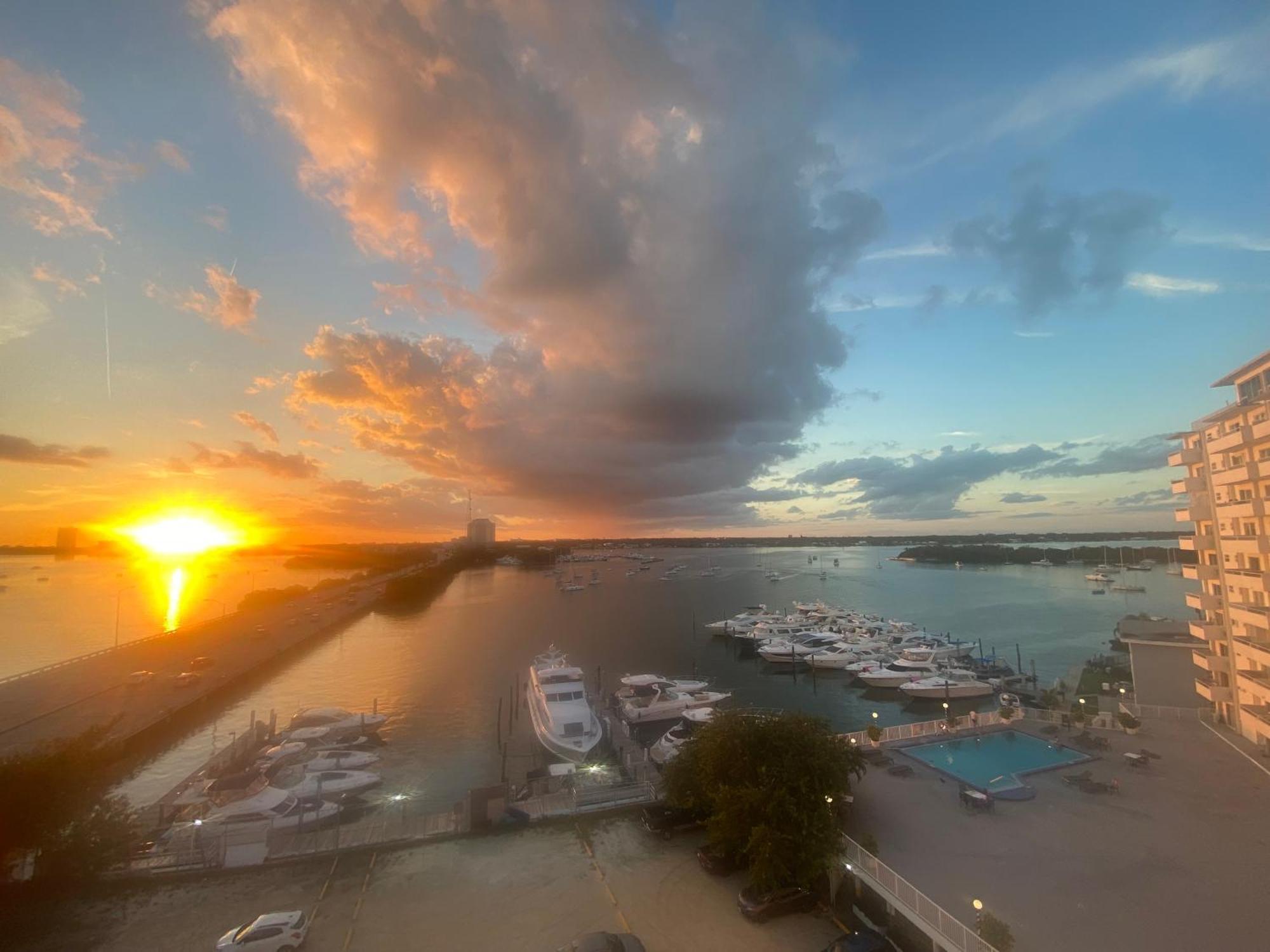 Panoramic Luxurious Waterfront One Bedroom Apartment With Miami Skyline View Free Parking 5Min Drive To Miami Beach Esterno foto